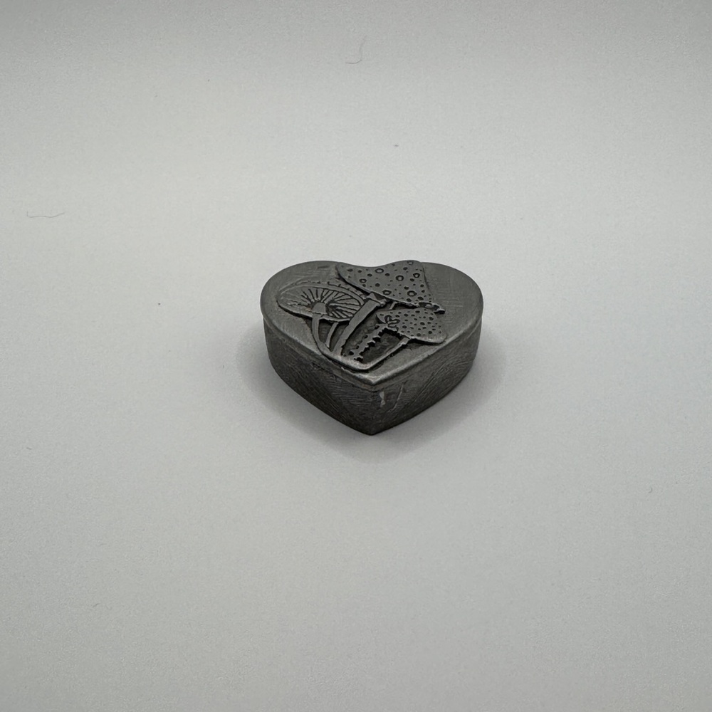 Sulitan 1979 Heart-Shaped Pewter Trinket Box with Mushroom Design - Picture 2 of 5